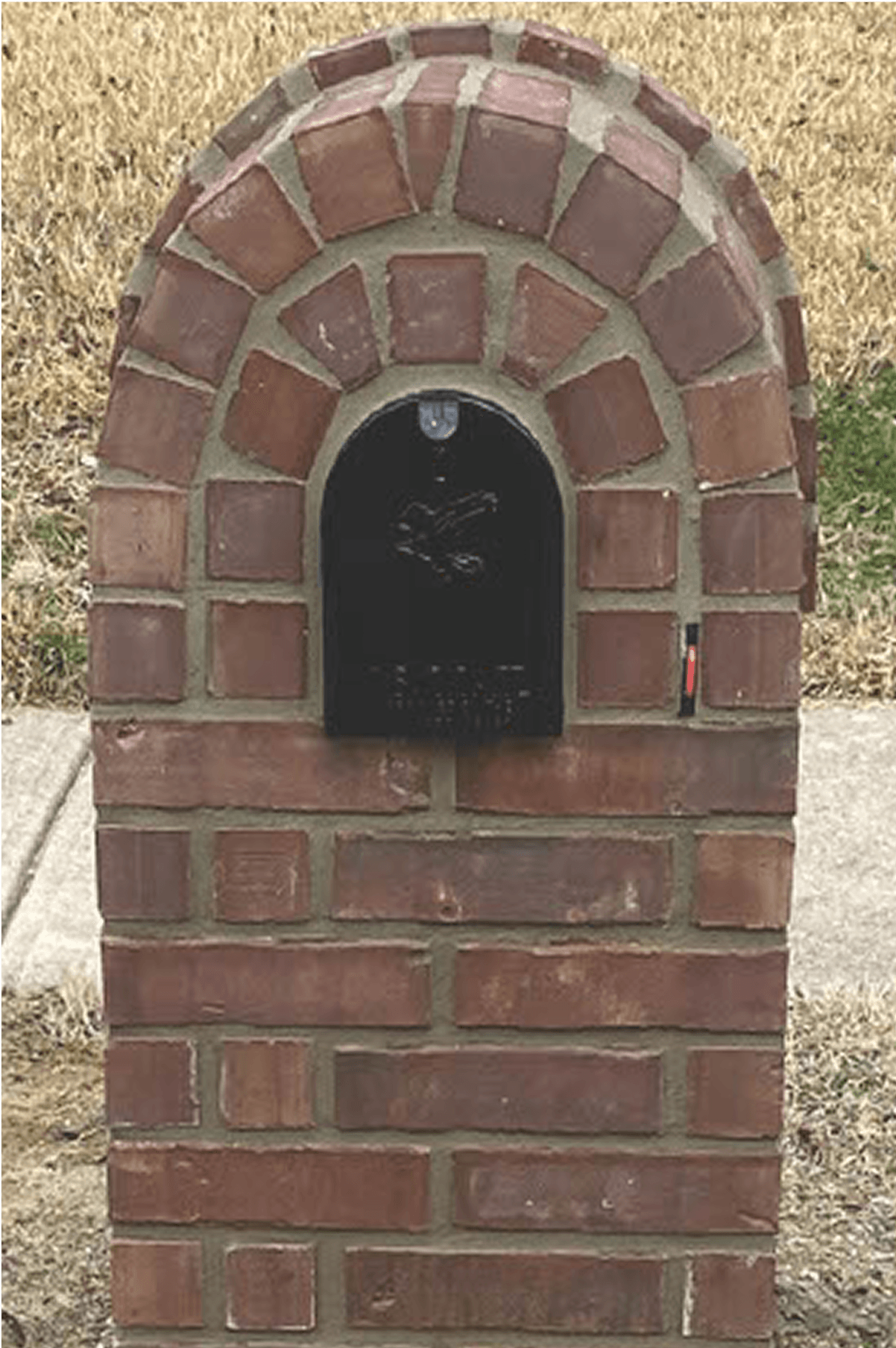 Arched Brick Mailbox Before