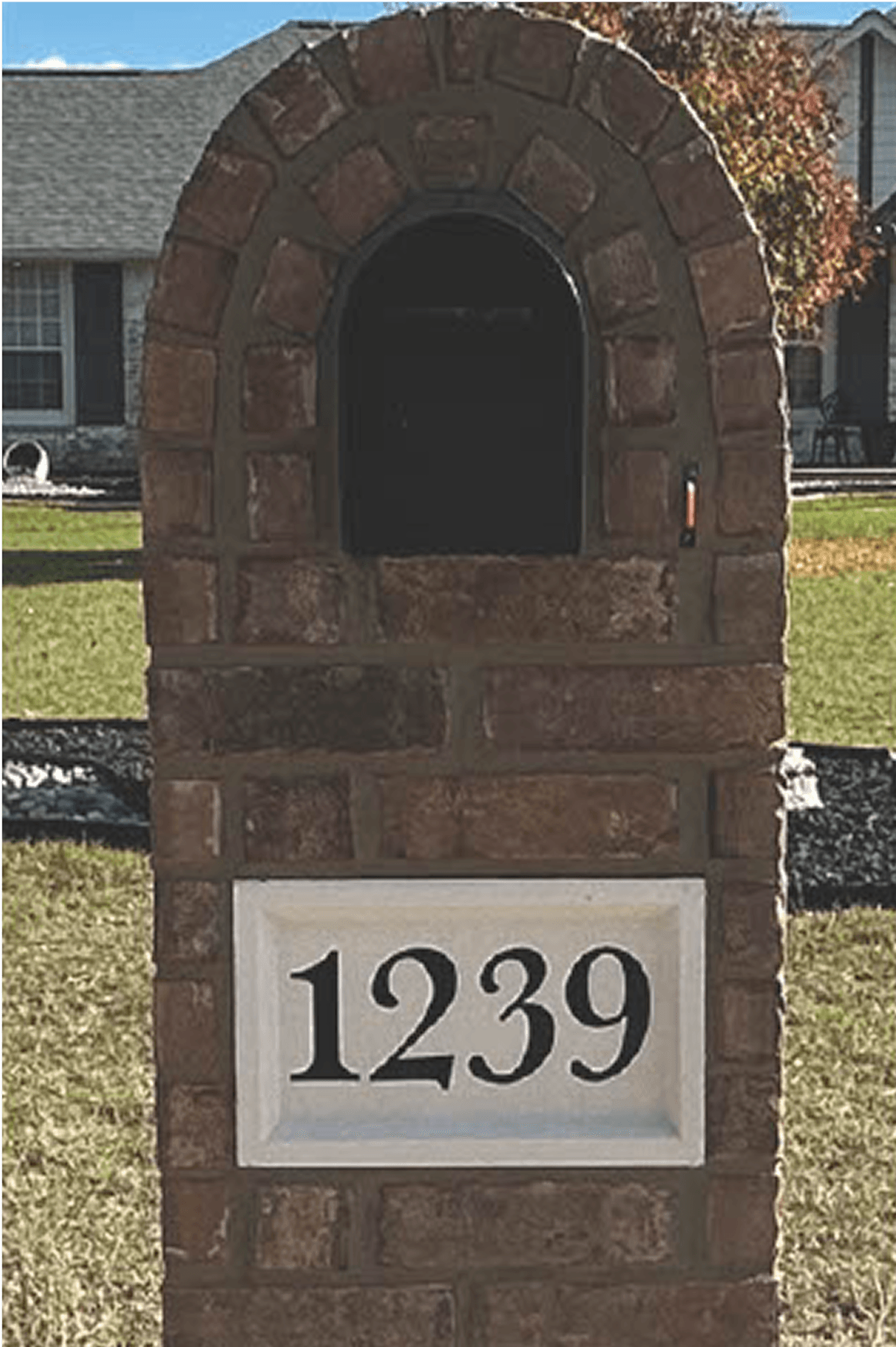 Arched Brick Mailbox Middle